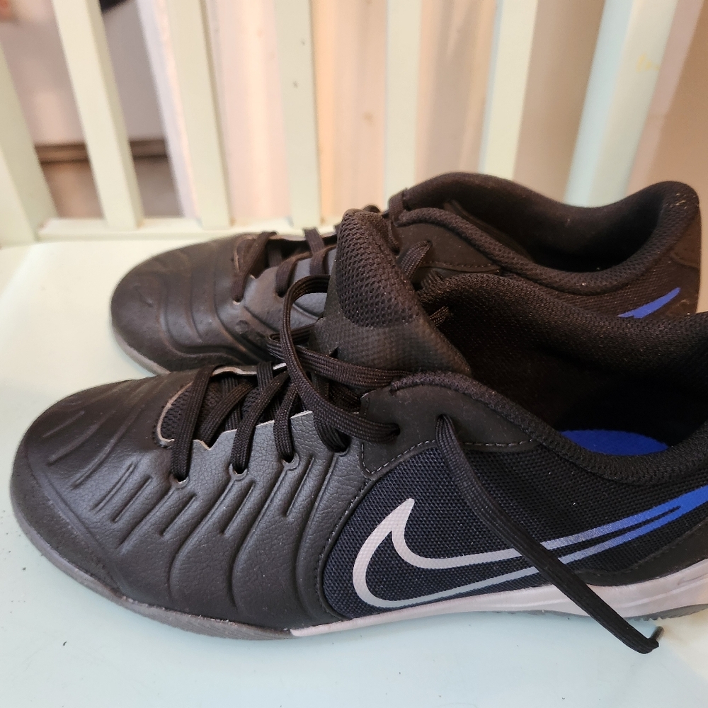 Girls soccer cleats, size 5.5